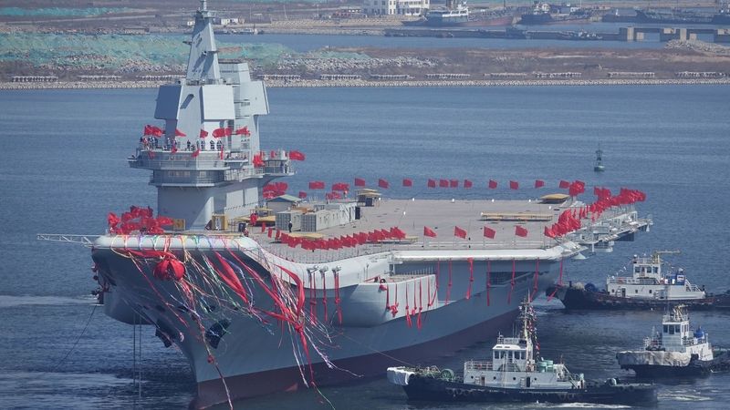 Tchajwanským průlivem proplula čínská letadlová loď